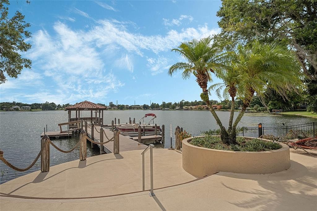 Lakefront dock